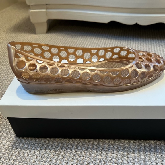 Marc Jacobs Surf Jelly Perforated Polka Dots Closed Toe Sandal sz 10 beige - Picture 7 of 14